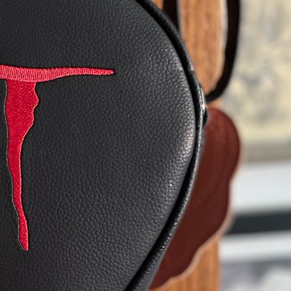 🎈SALE 🎈Pennywise crossbody purse by Vixen novelty bag - Picture 6 of 6